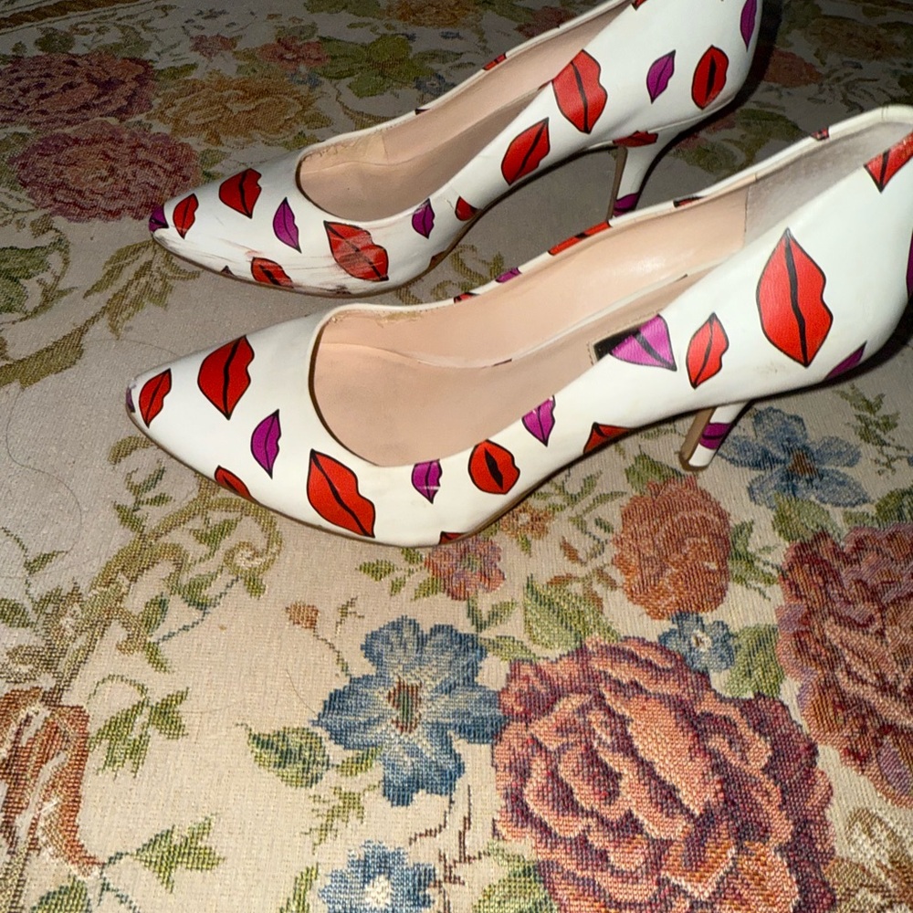 Stylish Women's Lip Print Heels